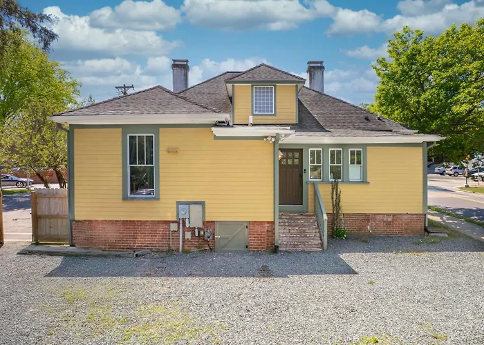 Chapel Hill Roots - Northside Historic Home