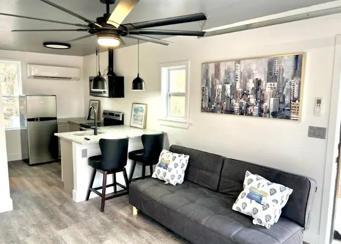 Chapel Hill Guest House Retreat