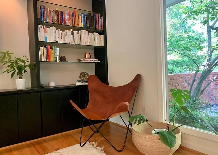 Mid-Century Gem Creekside King Beds Near Unc