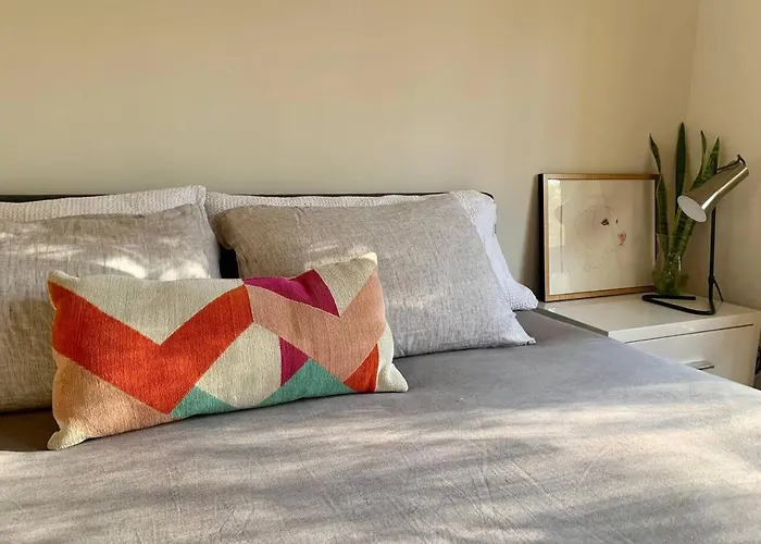 Mid-Century Gem Creekside King Beds Near Unc